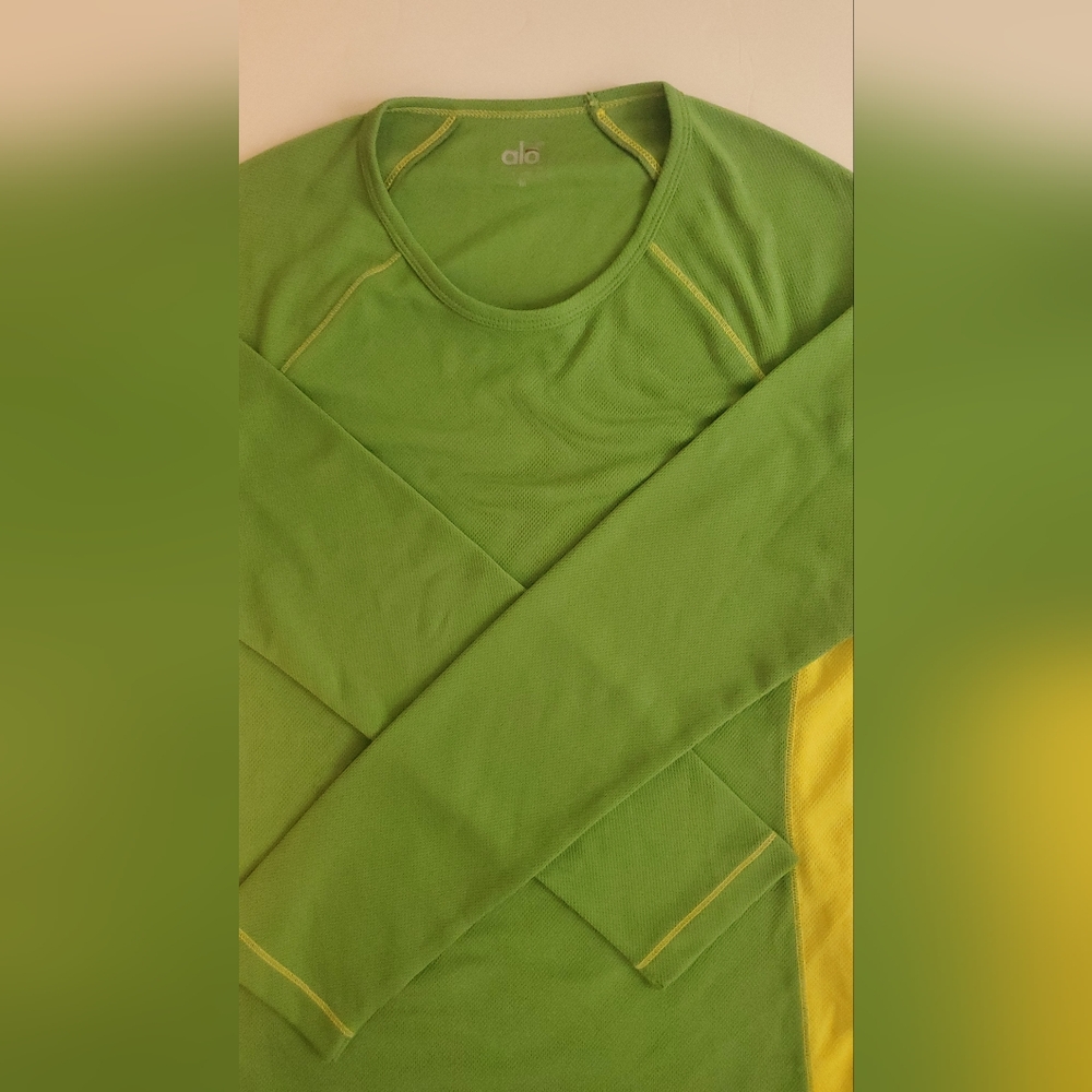 Green Long Sleeve Athletic Top. Alo CoolFit .